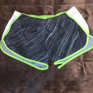 Running shorts with one pocket